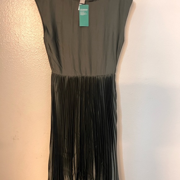 H&M maxi dress in olive green - Picture 2 of 5